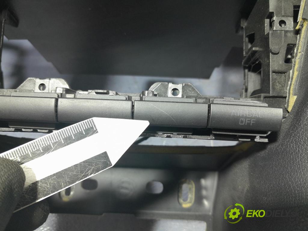 Skoda Octavia 2011 kokpit,přistrojova deska