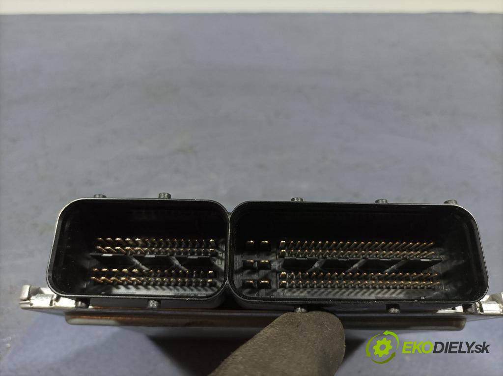 Audi A6 2006 řídící jednotka Motor: 4F0910552R