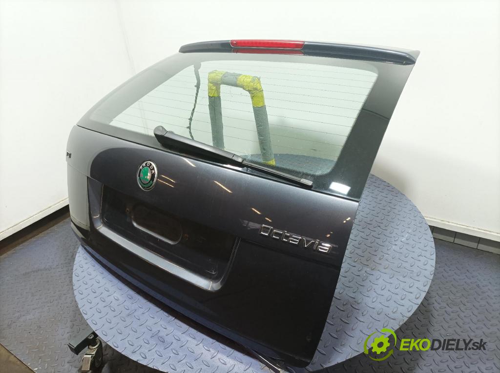 Skoda Octavia 2011 zadna dveře kufra: kufra: