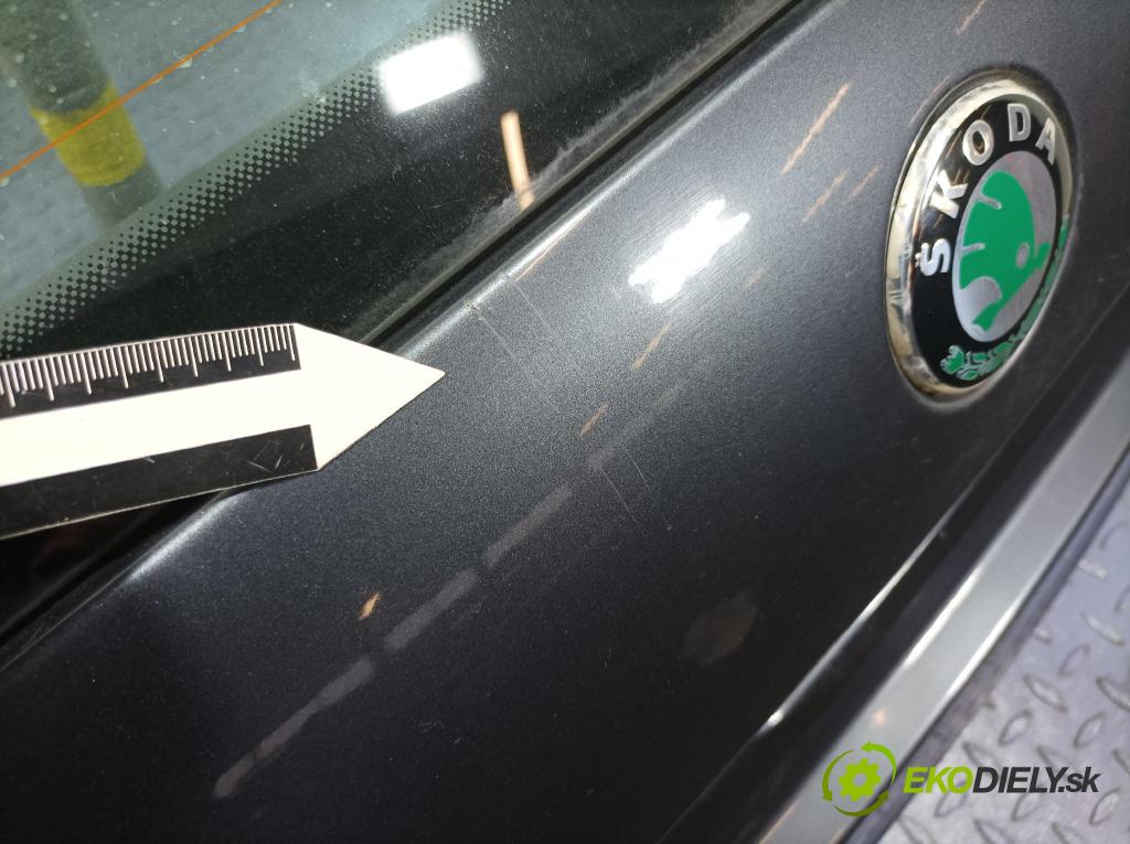 Skoda Octavia 2011 zadna dveře kufra: kufra: