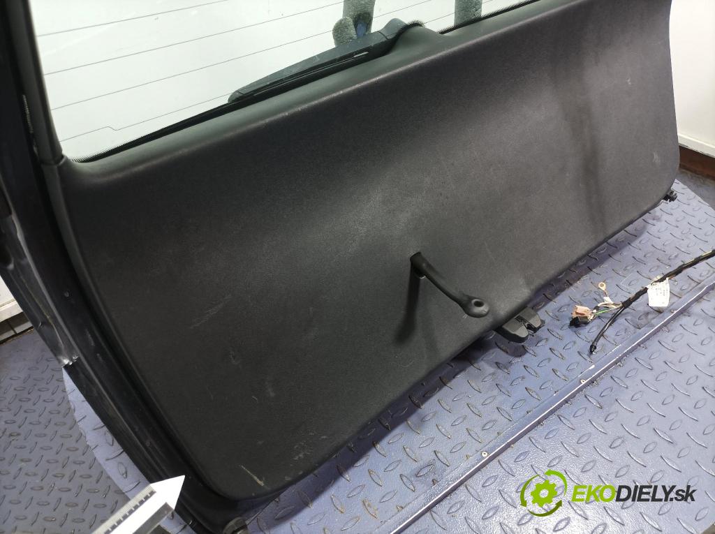 Skoda Octavia 2011 zadna dveře kufra: kufra: