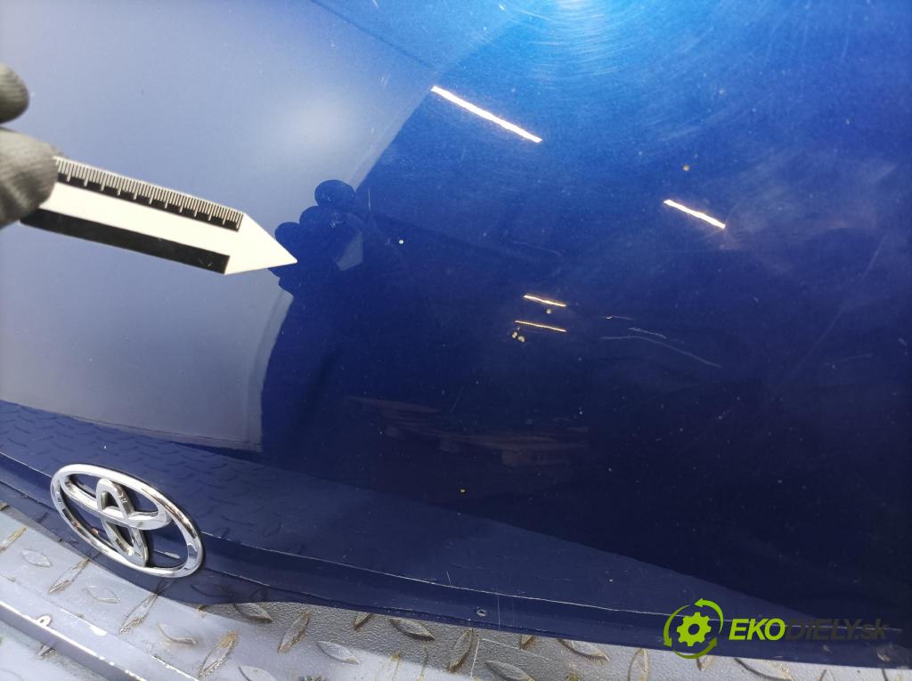 Toyota Yaris verso 2003 kapota přední: