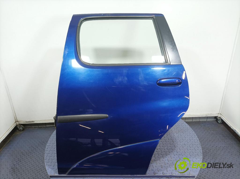 Toyota Yaris verso 2003 dvere zad Vľavo: