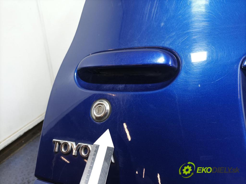 Toyota Yaris verso 2003 zadna dveře kufra: kufra: