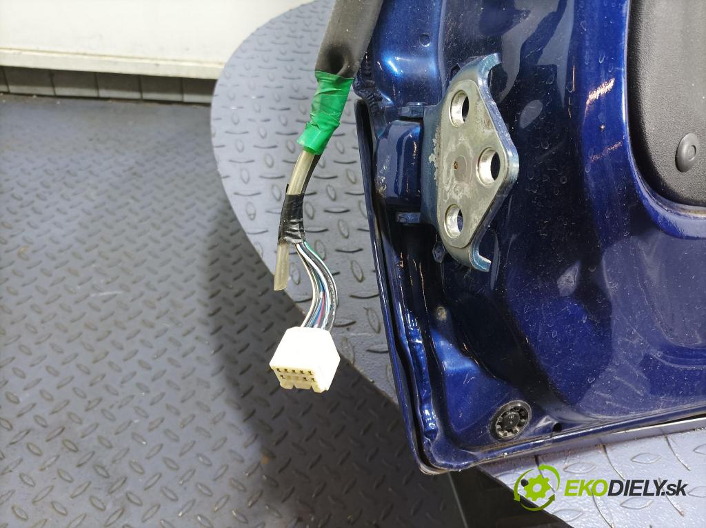 Toyota Yaris verso 2003 zadna dveře kufra: kufra: 