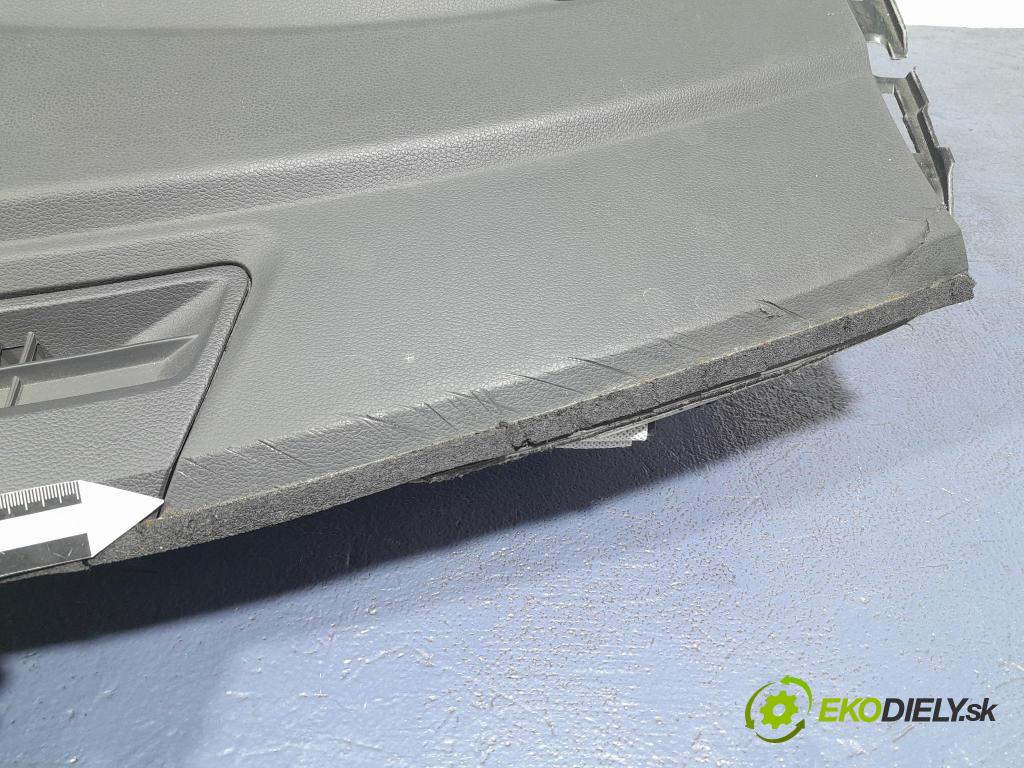 Hyundai Tucson 2016 kokpit,pristrojová doska