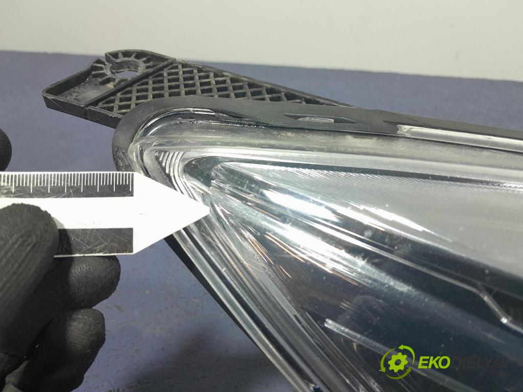 Ford Focus 0 Reflektor: v pravo: BM51- 13D154