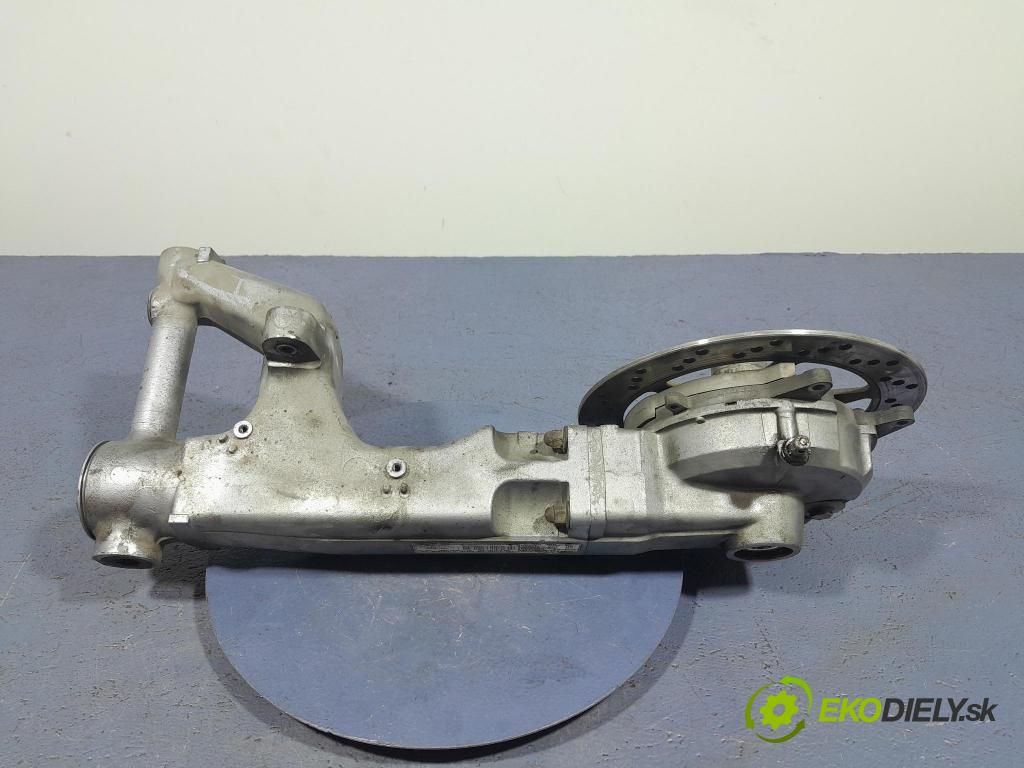 Honda NTV 1995 zad Vľavo: