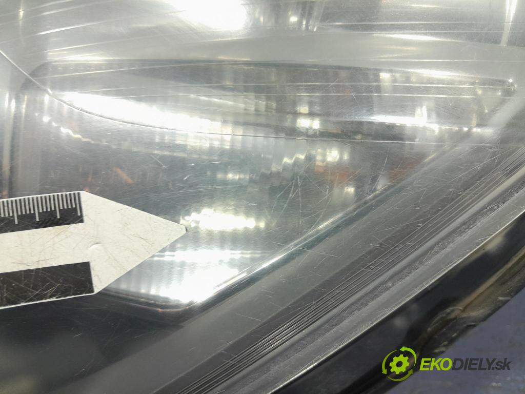 Opel Zafira 2009 Reflektor: Vľavo: 13252470