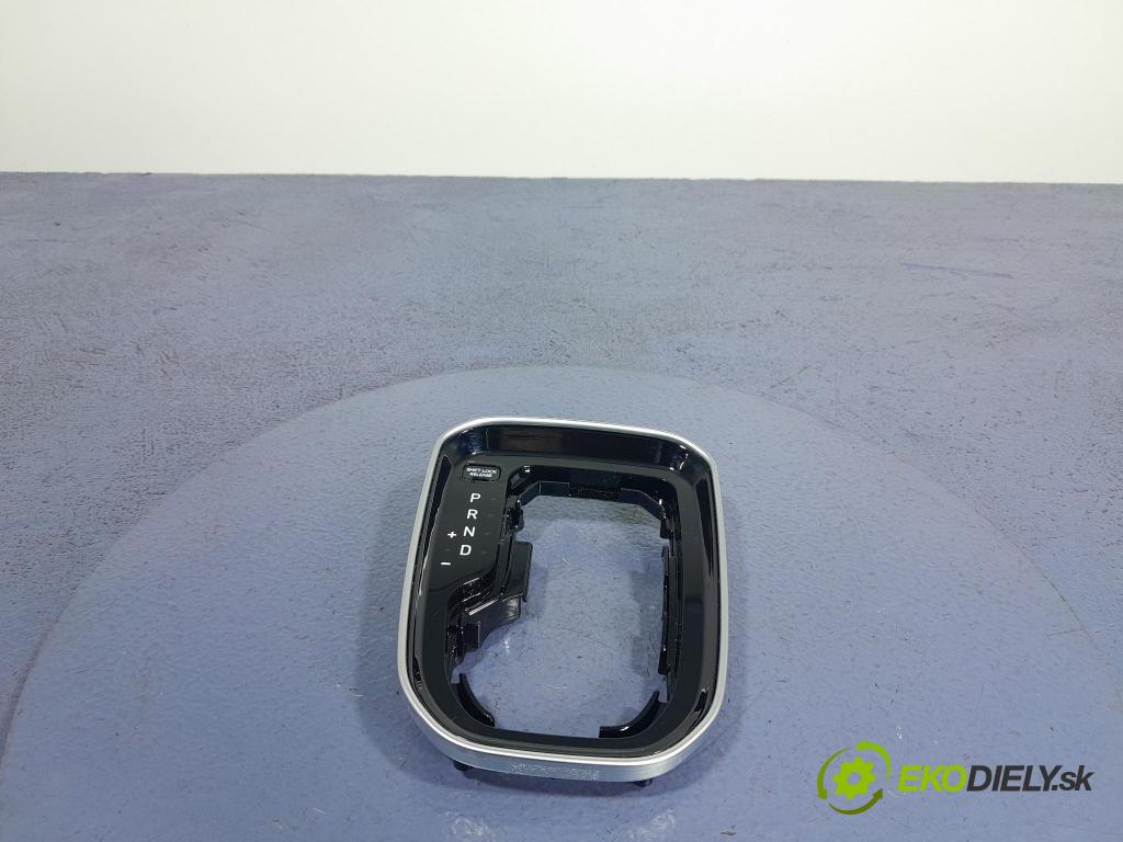 Hyundai I30 2023 kryt Plast: Interiéry: