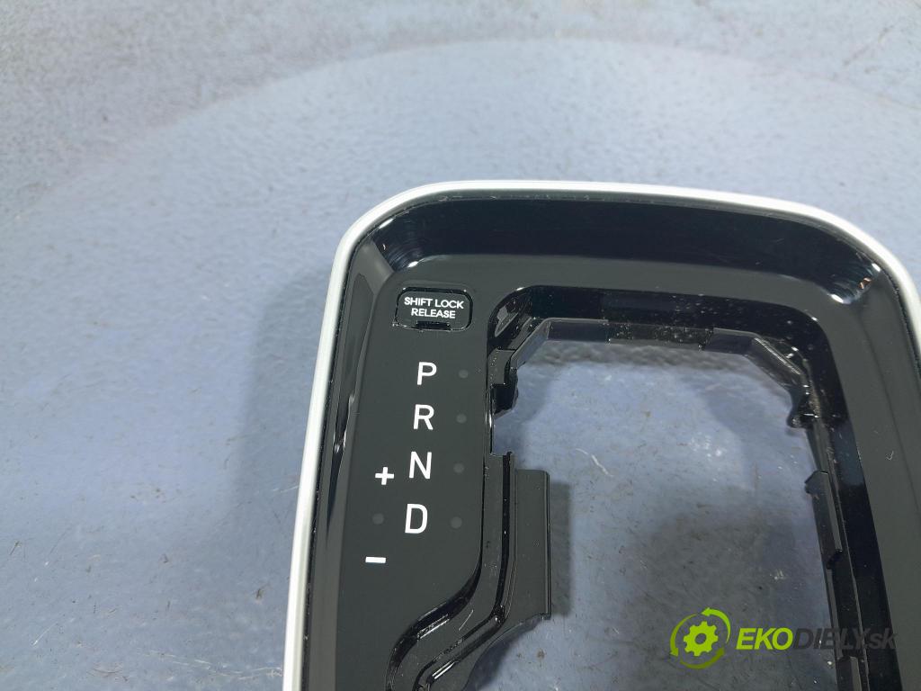 Hyundai I30 2023 kryt Plast: Interiéry: