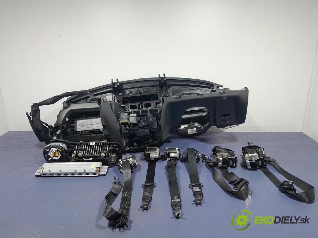 Volvo Xc90 2016 kokpit,pristrojová doska