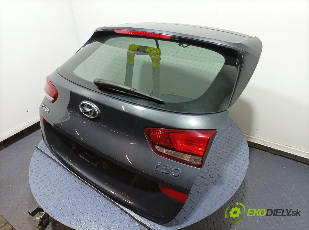 Hyundai I30 2023 zadna dveře kufra: kufra: