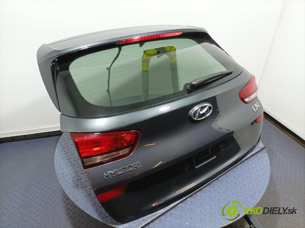 Hyundai I30 2023 zadna dveře kufra: kufra: