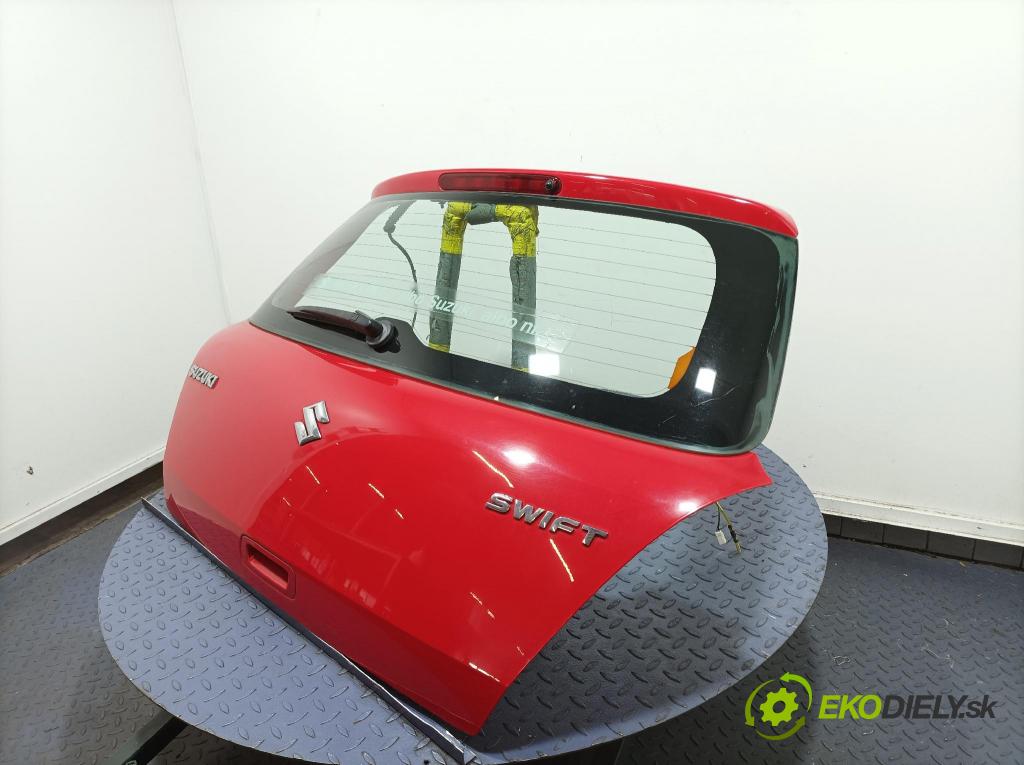 Suzuki Swift 2006 zadna dveře kufra: kufra: