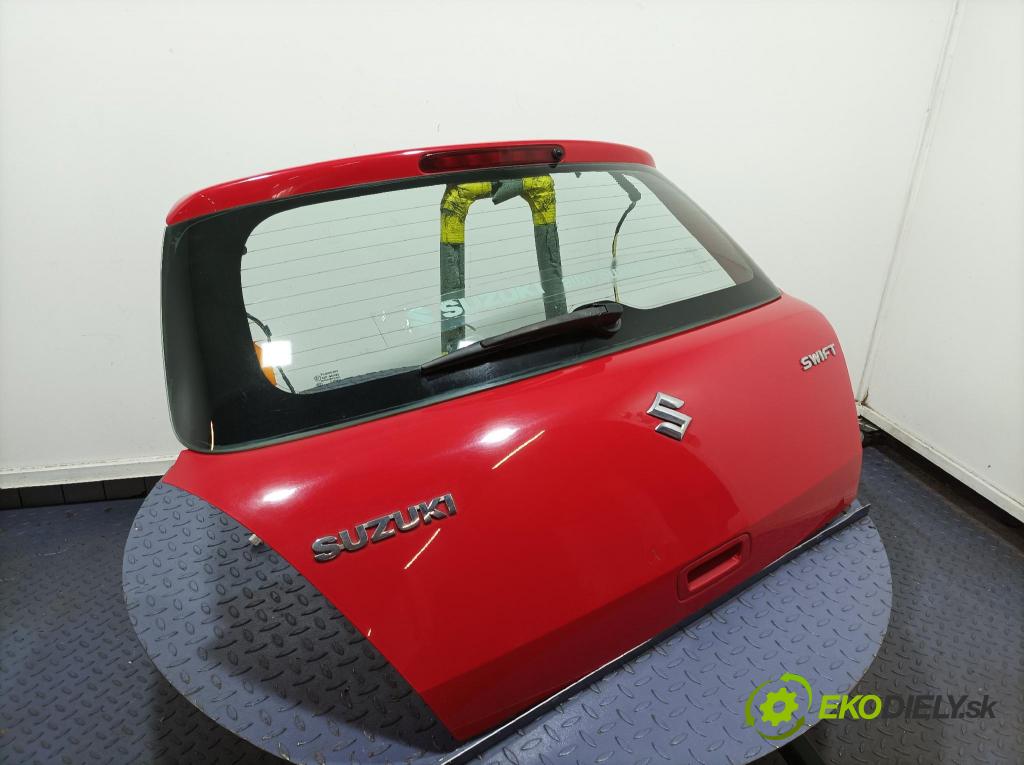 Suzuki Swift 2006 zadna dveře kufra: kufra: