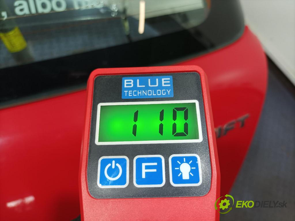 Suzuki Swift 2006 zadna dveře kufra: kufra: