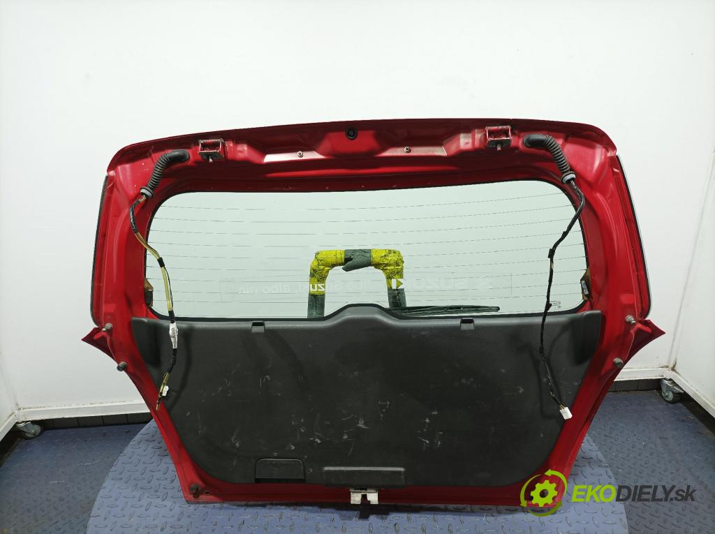 Suzuki Swift 2006 zadna dveře kufra: kufra: