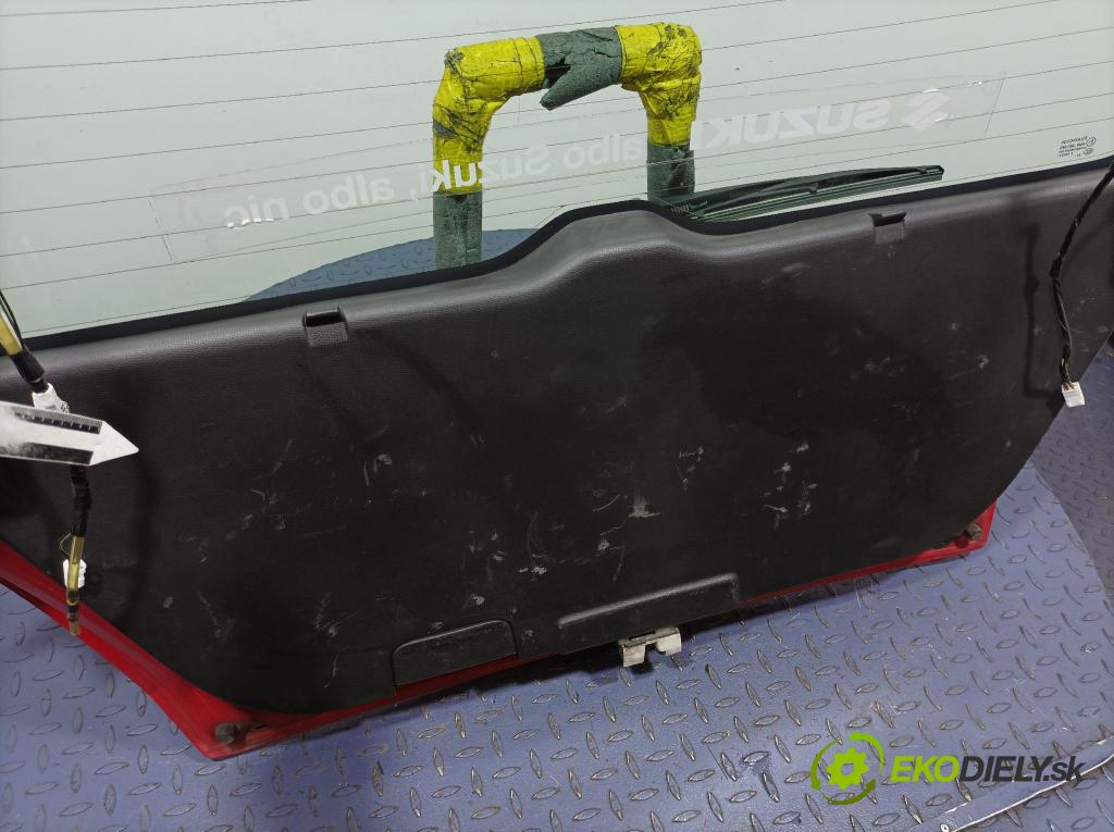 Suzuki Swift 2006 zadna dveře kufra: kufra: 