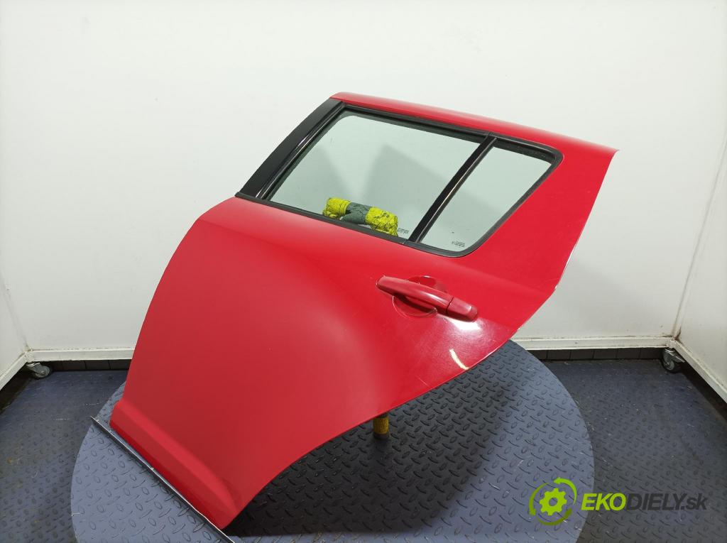 Suzuki Swift 2006 dvere zad Vľavo: