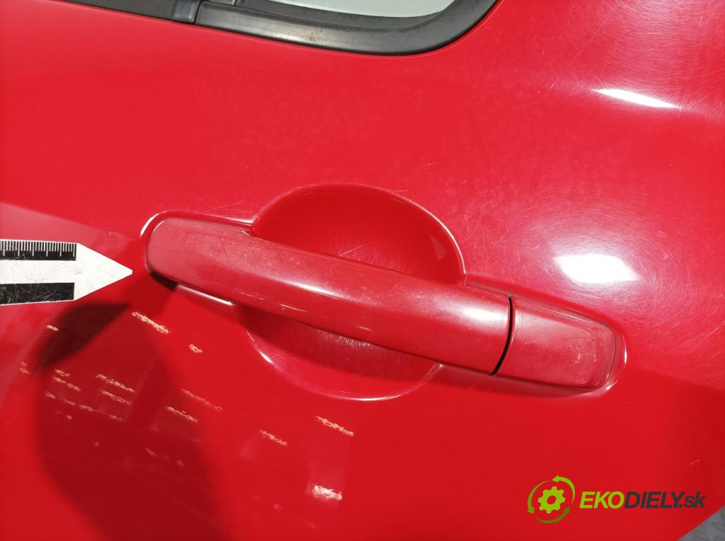 Suzuki Swift 2006 dvere zad Vľavo: