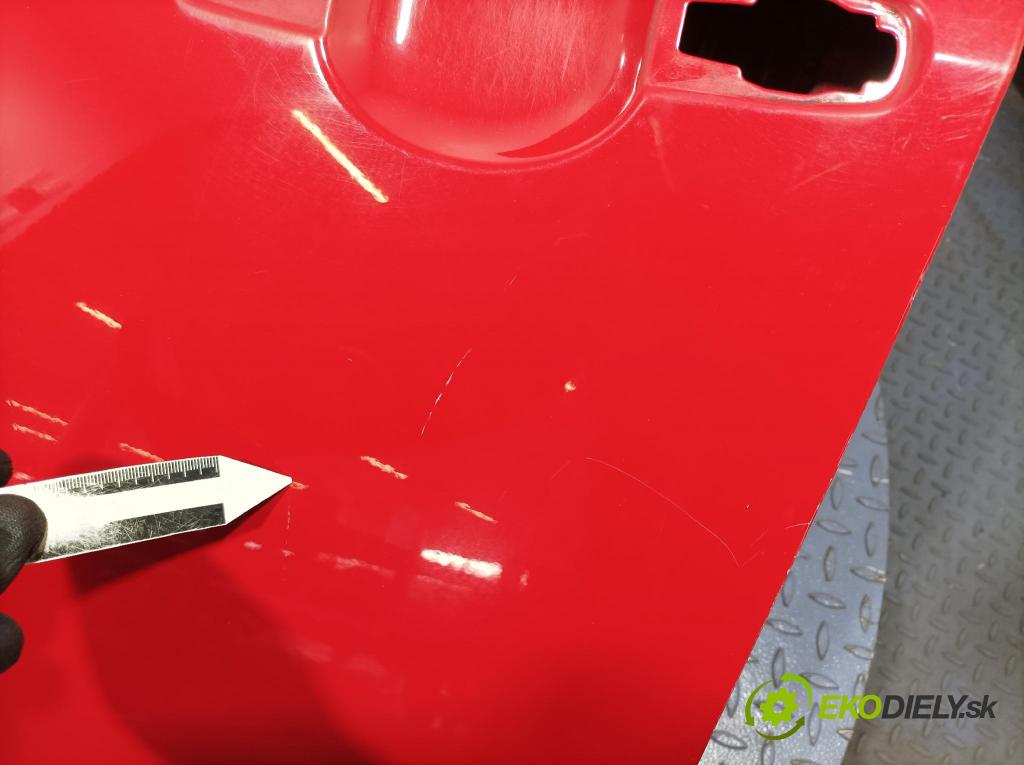 Suzuki Swift 2006 dvere Predné Vľavo:
