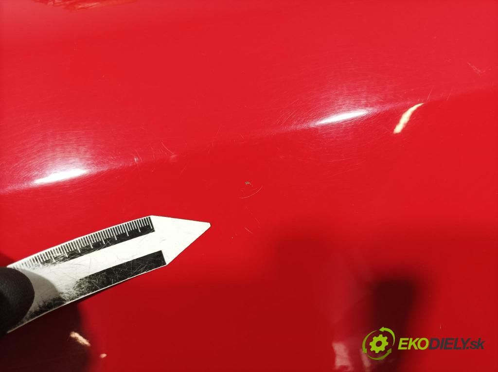 Suzuki Swift 2006 dvere Predné Vľavo: