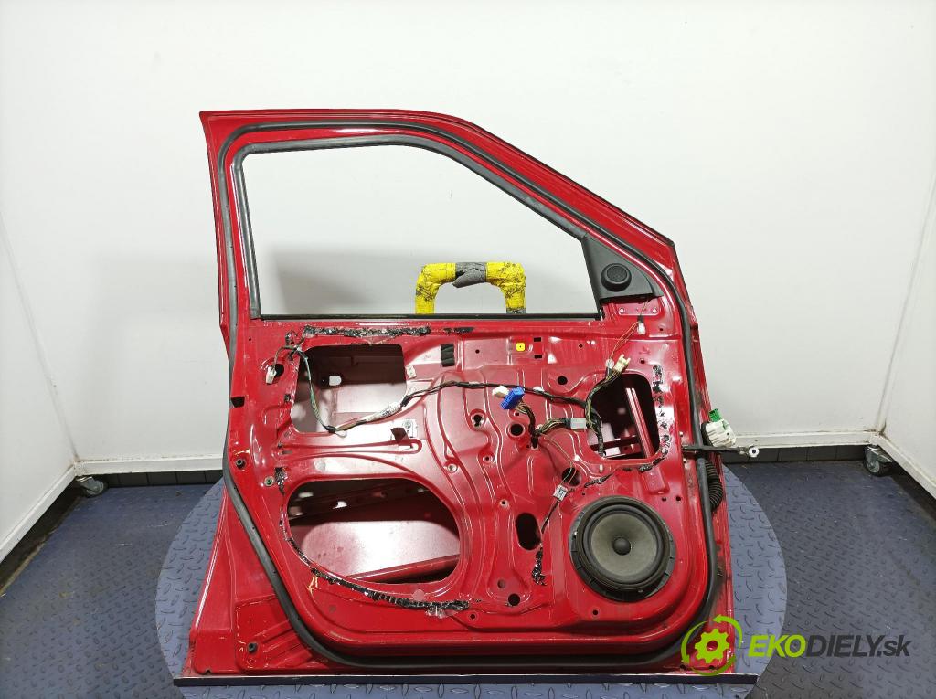 Suzuki Swift 2006 dvere Predné Vľavo: