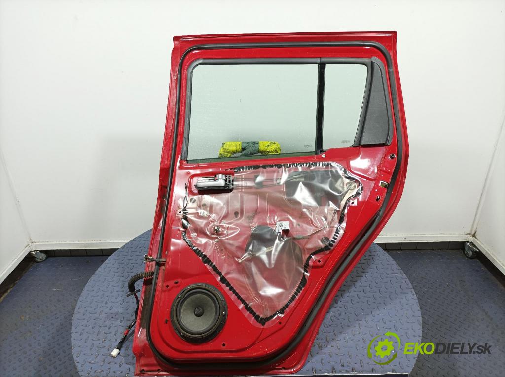 Suzuki Swift 2006 dvere zad pravé 