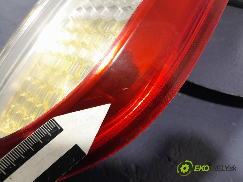 Ford Focus 2009 svetlo / reflektor zad Prava: Vonkajsia: 8M51-13404-C