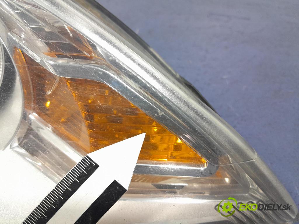 Ford Focus 2009 Reflektor: v pravo: 8M51-13W029-AE