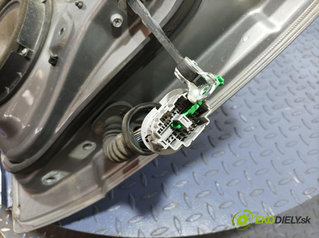 Fiat Sedici 2007 dveře před Vlevo, odjet: 