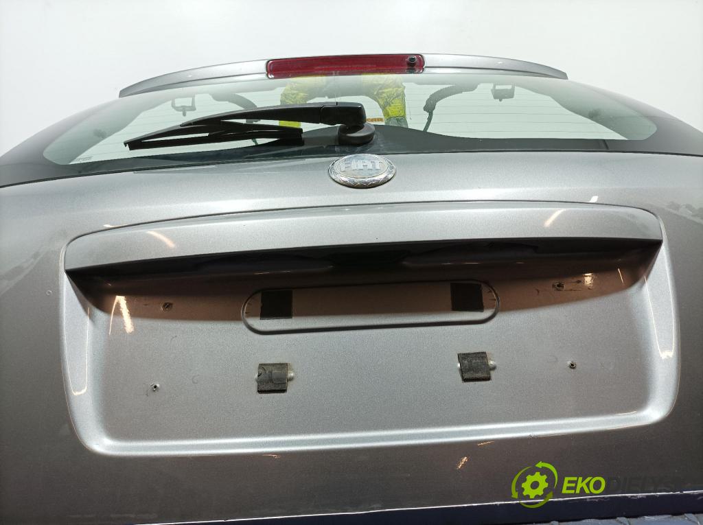 Fiat Sedici 2007 zadna dveře kufra: kufra: