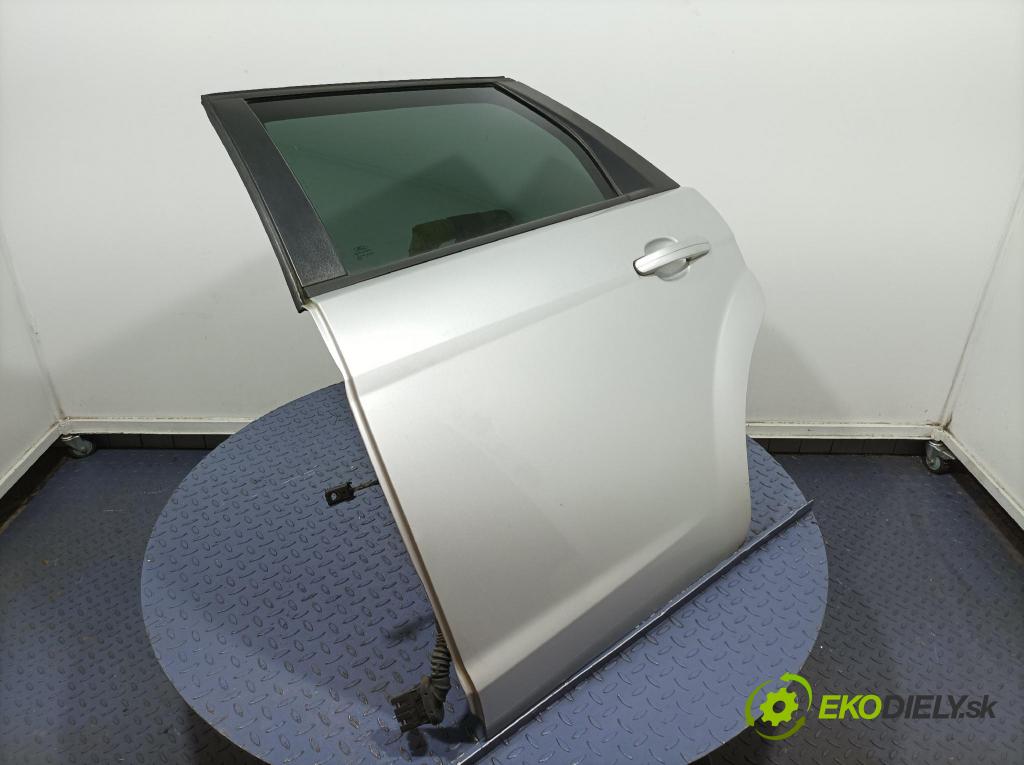 Ford Focus 2009 dvere zad Vľavo: