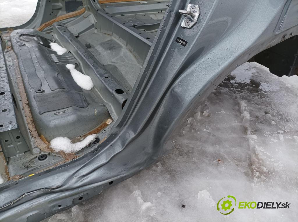 Volvo Xc90 2016 blatnik Zad: Levý: