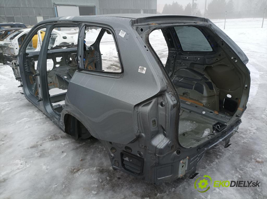 Volvo Xc90 2016 blatnik Zad: Levý: