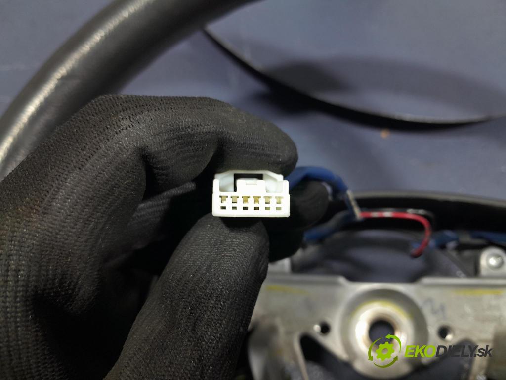 Suzuki Swift 2006 volant GS131-05610