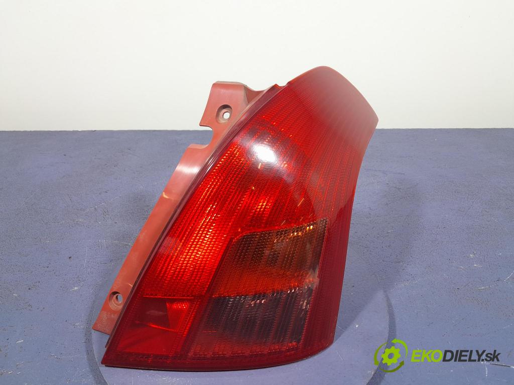 Suzuki Swift 2006 svetlo / reflektor zad Prava: Vonkajsia: