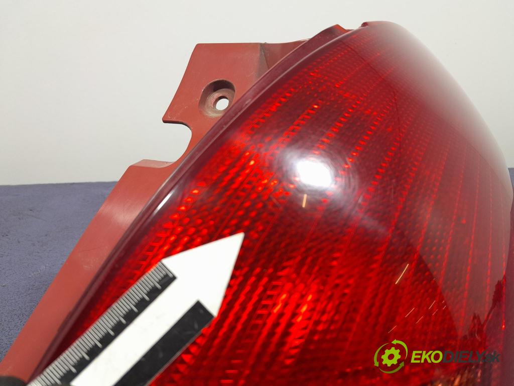 Suzuki Swift 2006 svetlo / reflektor zad Prava: Vonkajsia: