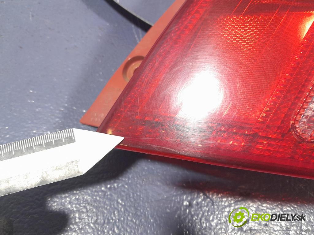 Suzuki Swift 2006 svetlo / reflektor zad Prava: Vonkajsia: