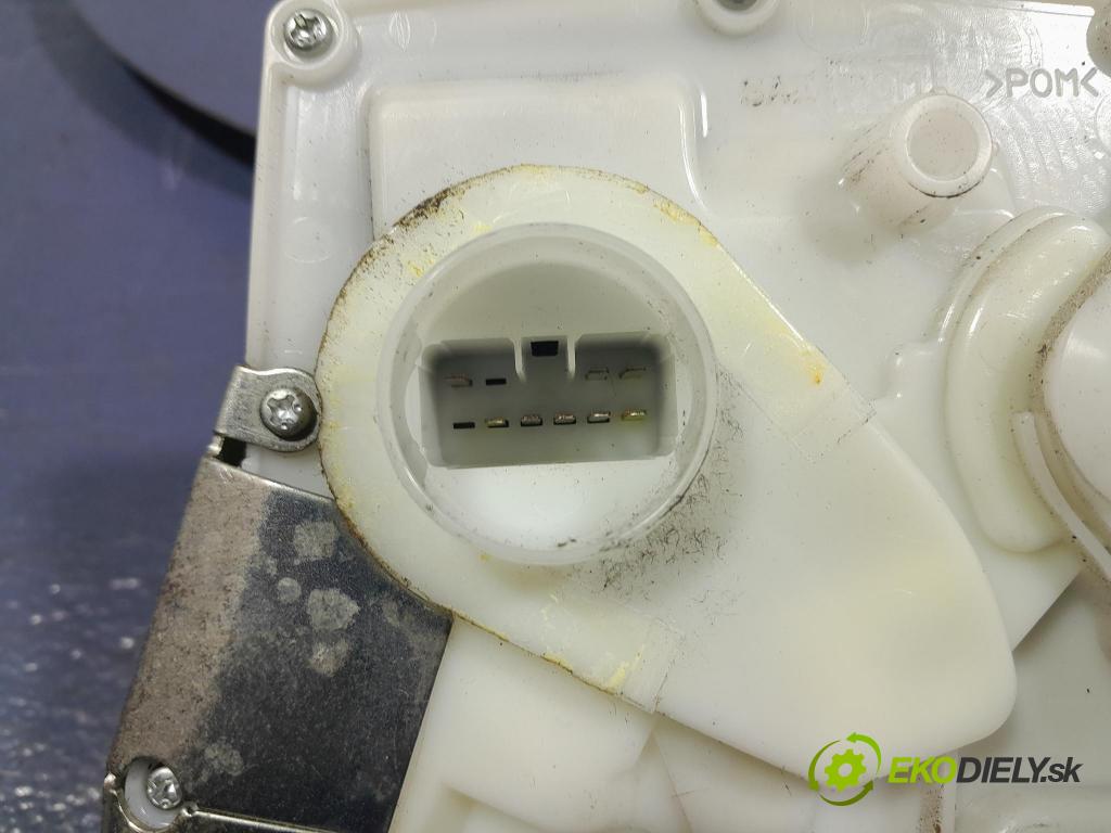 Suzuki Swift 2006 zámok dvere Predné Vľavo: 