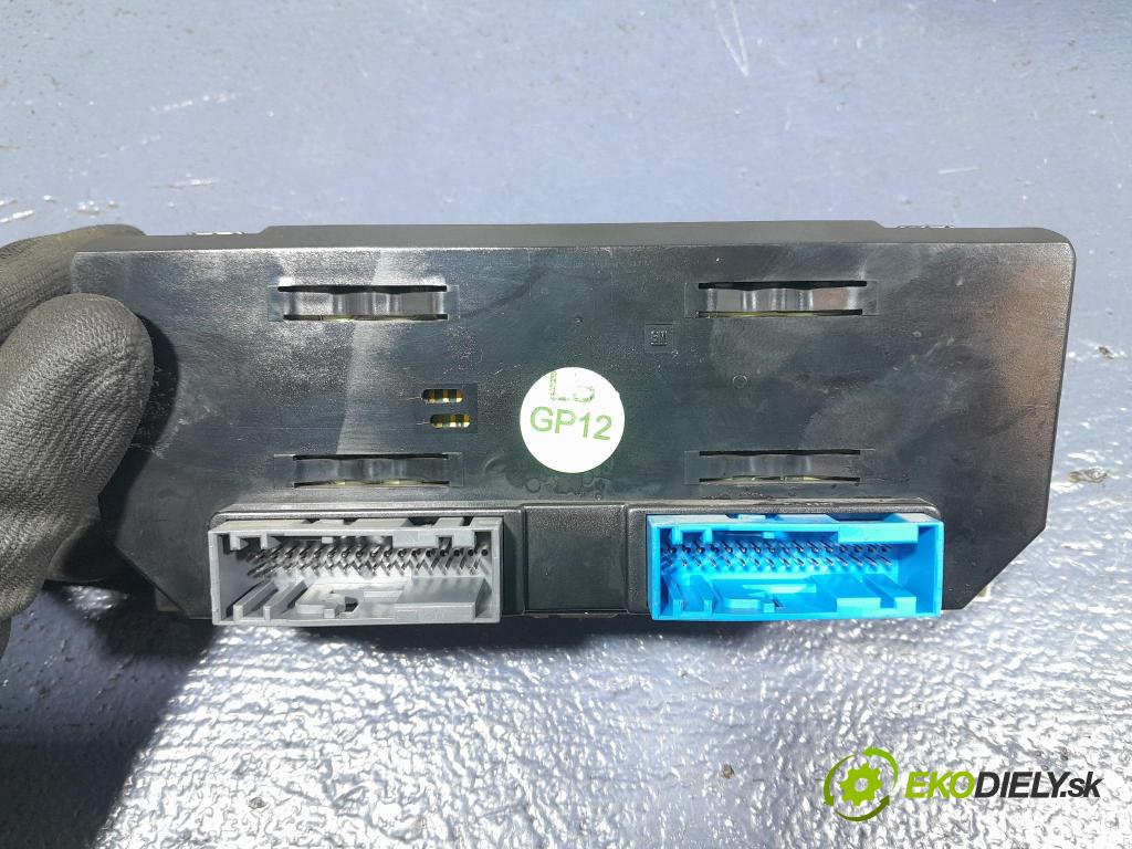 Opel Zafira 2006 prepínač Klimatizácia: Prúd vzduchu: 13231049