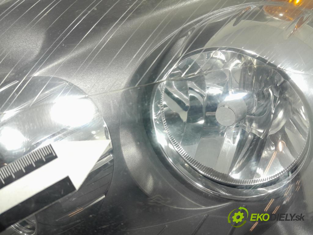 Opel Zafira 2006 Reflektor: Vľavo: 24451052