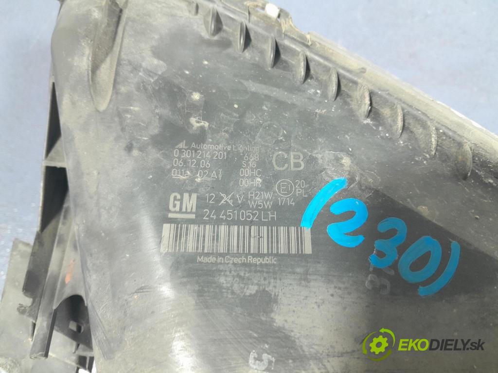 Opel Zafira 2006 Reflektor: Vľavo: 24451052