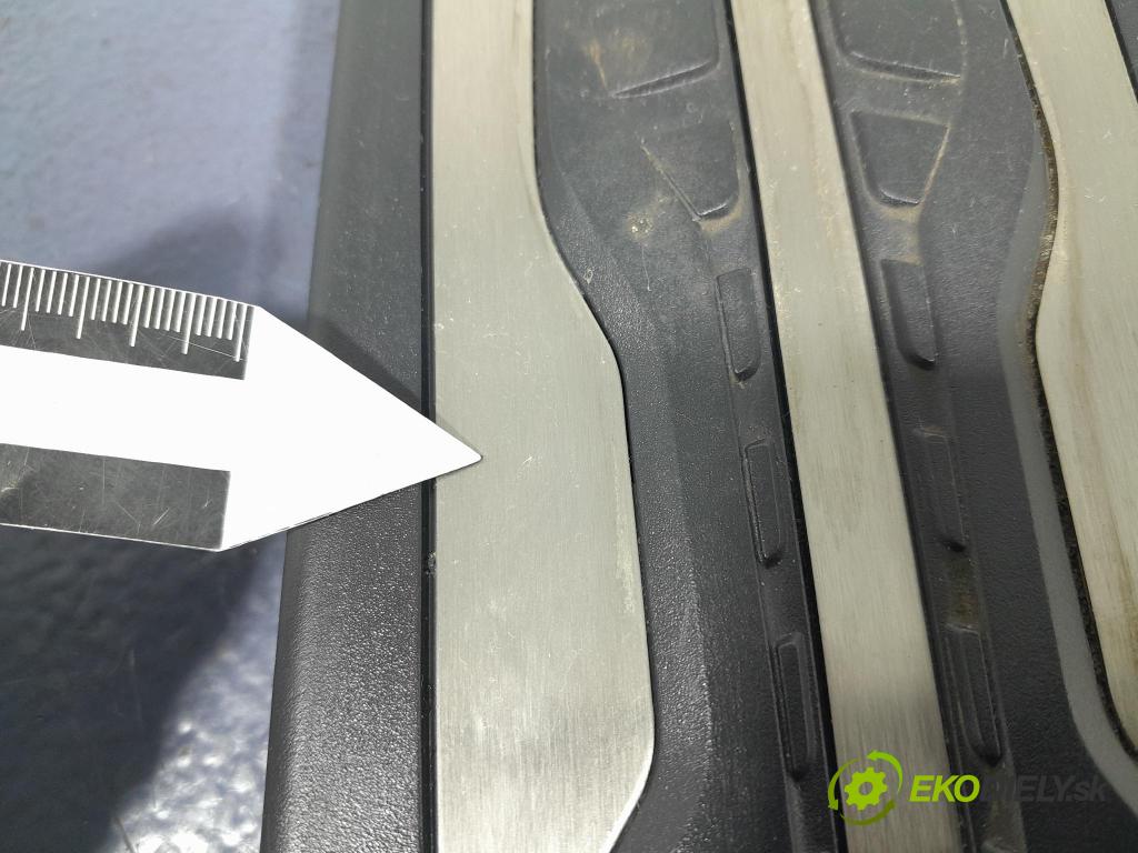 Bmw X5 2023 kryt Plast: Interiéry: