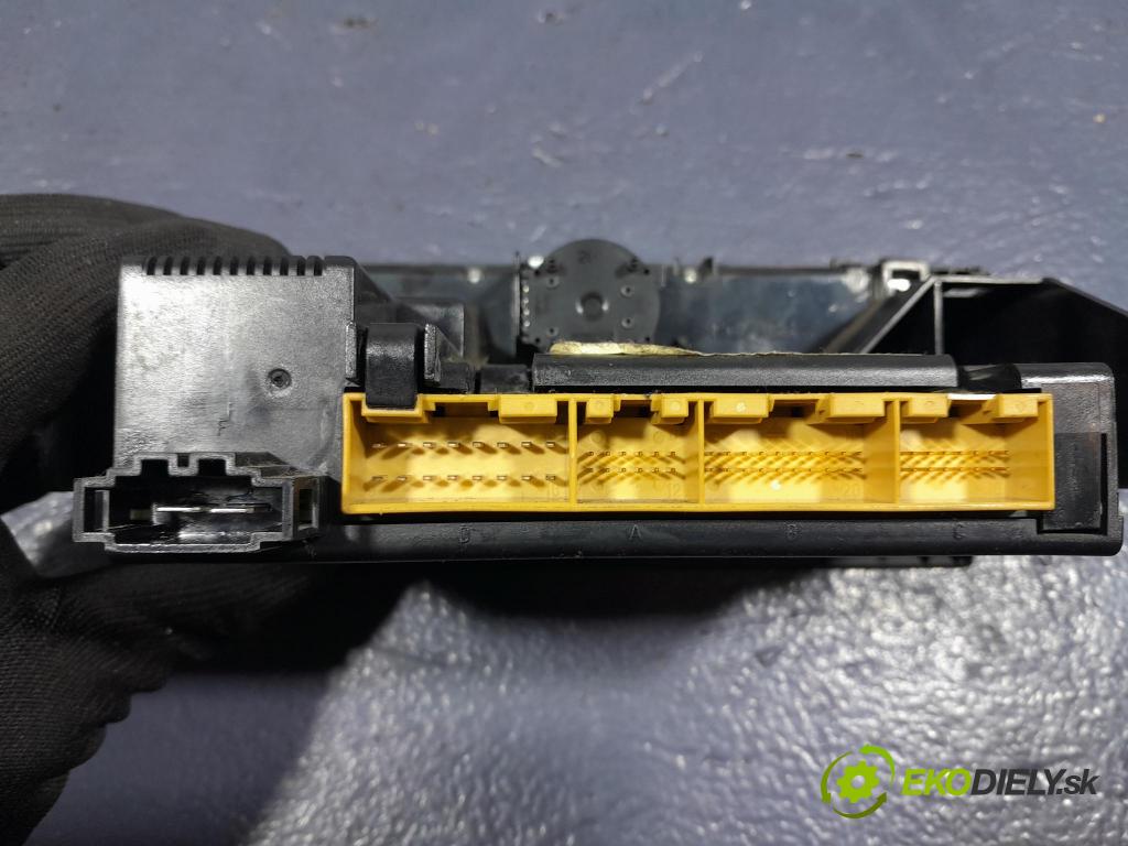 Audi A3 2001 prepínač Klimatizácia: Prúd vzduchu: 8L0820043H