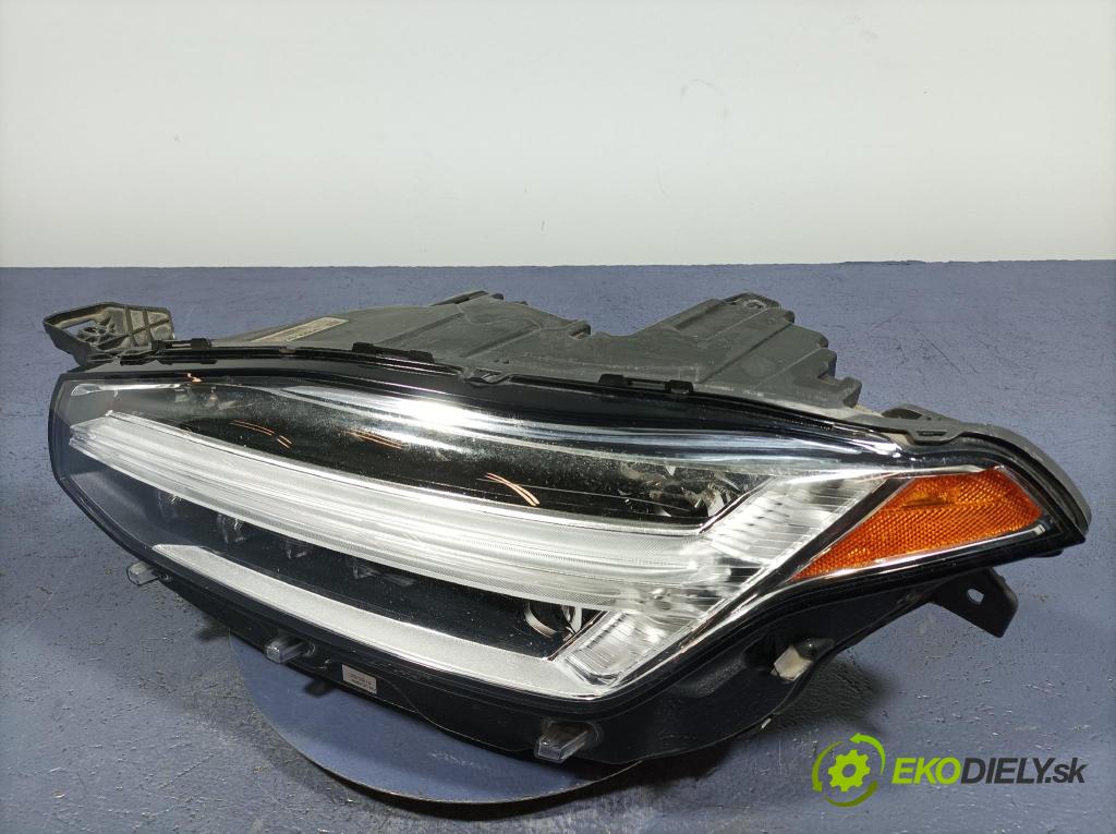 Volvo Xc90 2016 světlo Levý: 31353151