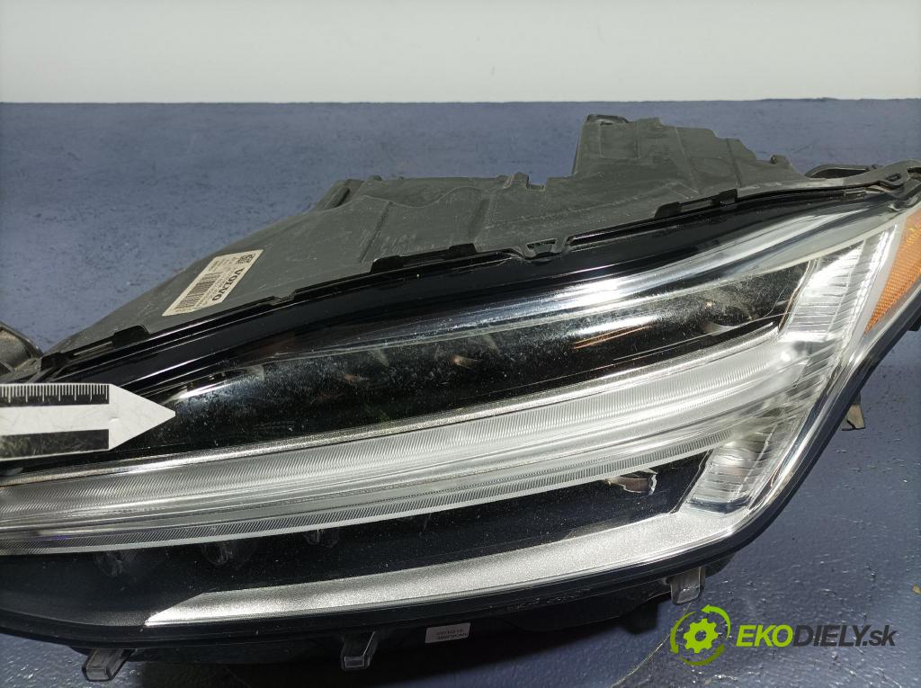 Volvo Xc90 2016 světlo Levý: 31353151