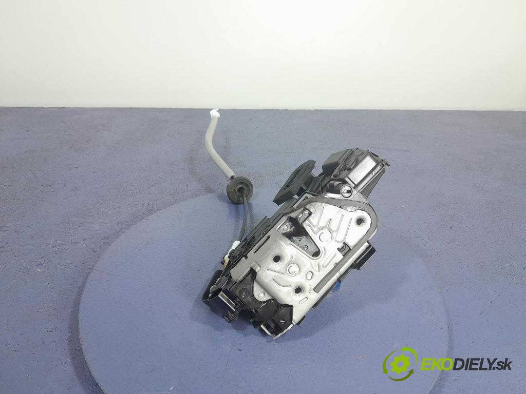 Skoda Octavia 2024 zámok dvere zad v pravo: 5TA839016T