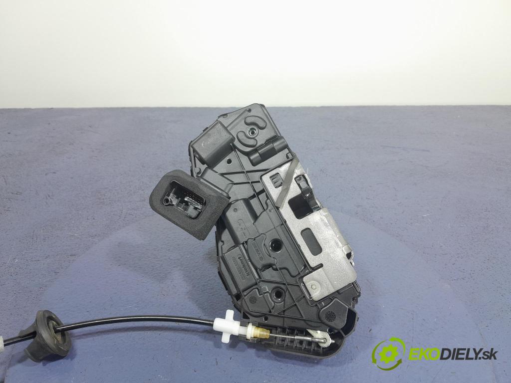 Skoda Octavia 2024 zámok dvere zad v pravo: 5TA839016T